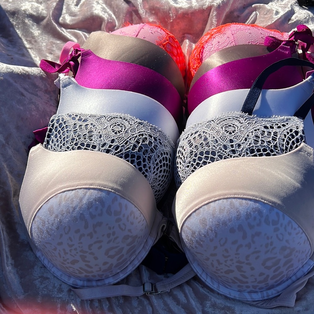 Lot of Victoria Secret Bombshell bras